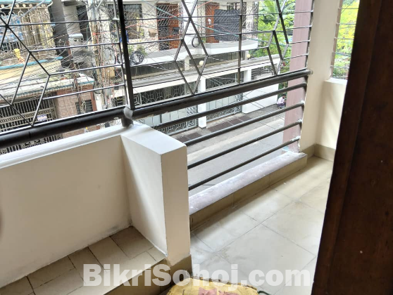 South-Facing 4-Bed Flat/ 5 Baths&4Balconies Near MRT